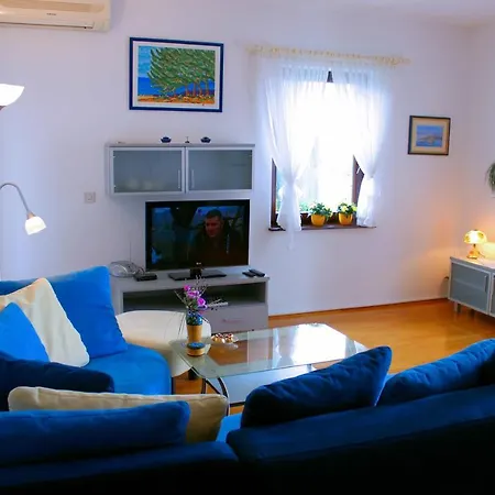 Nina A2+1 Apartment Novi Vinodolski